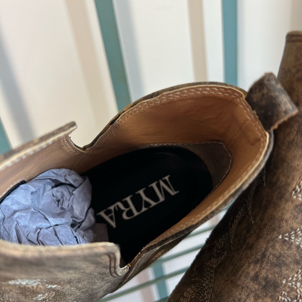 Western Chic! Bronze Brown Ankle Cowboy Boots Stitched Tan Fall Trend - Picture 6 of 15